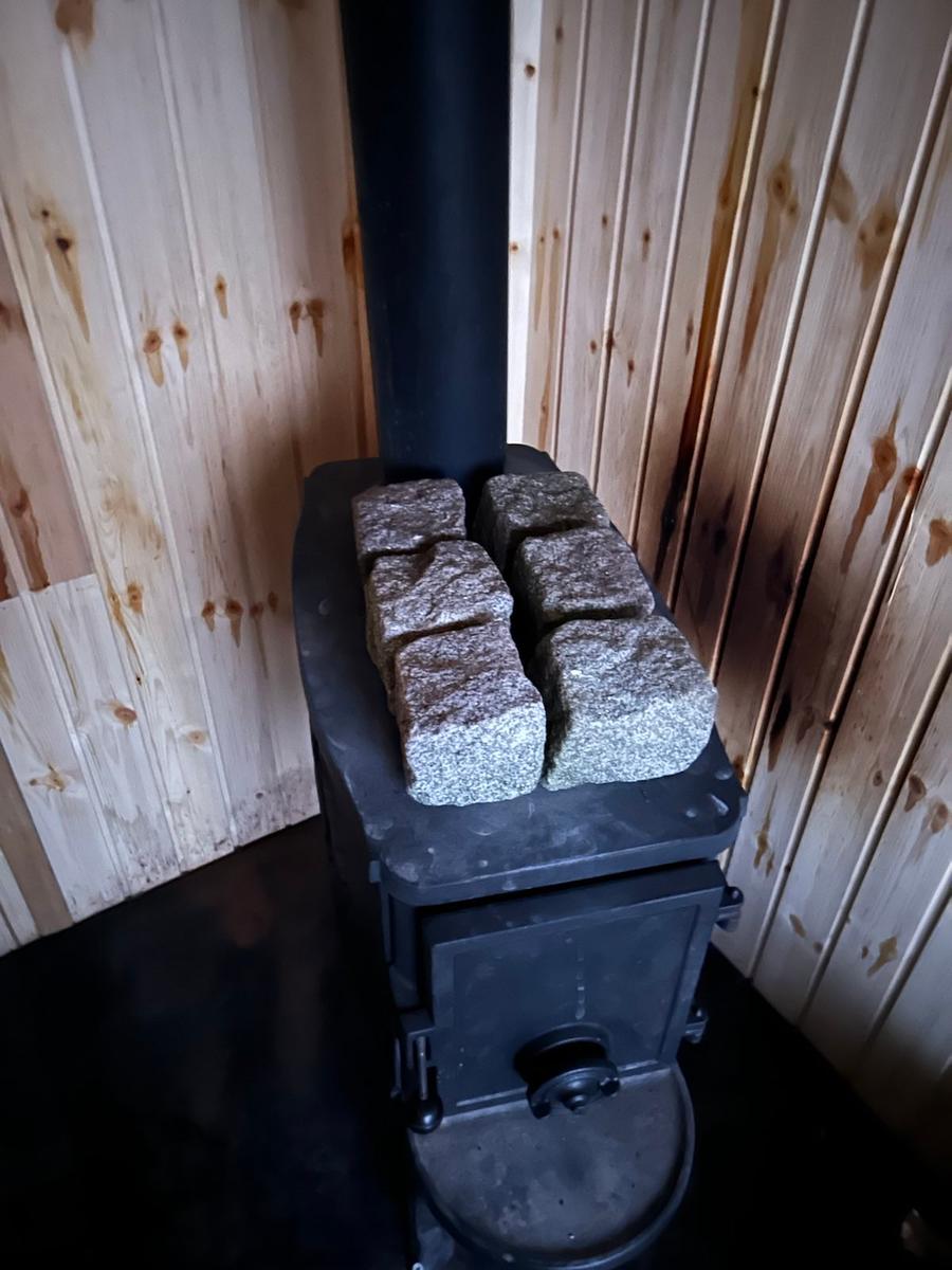 Brændeovn med saunasten