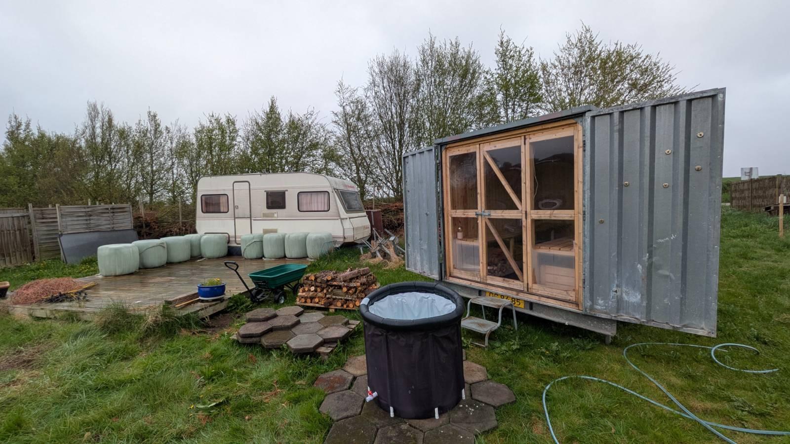 Saunaen med koldtvandskar